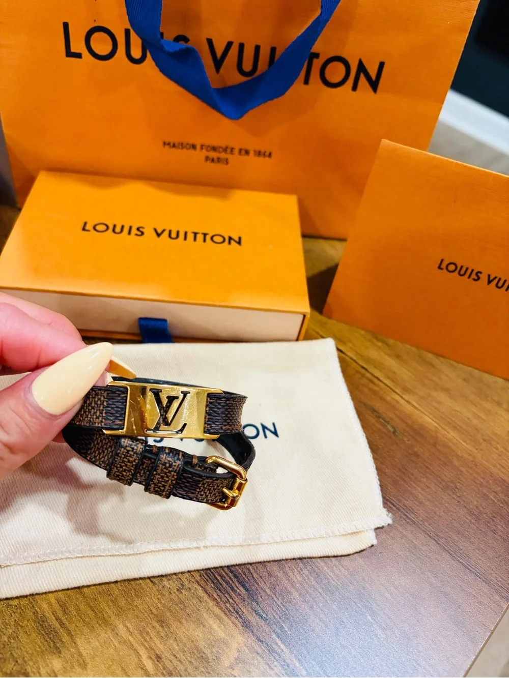 Louis Vuitton Bracelet Damier
Sign It M6623 - Picture 6 of 6